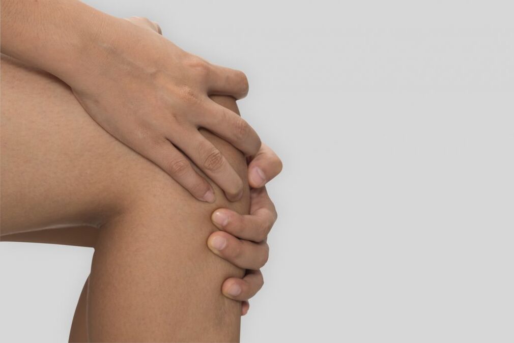 Osteoartritis de la articulación de la rodilla, acompañada de movimiento limitado y dolor en la rodilla. 